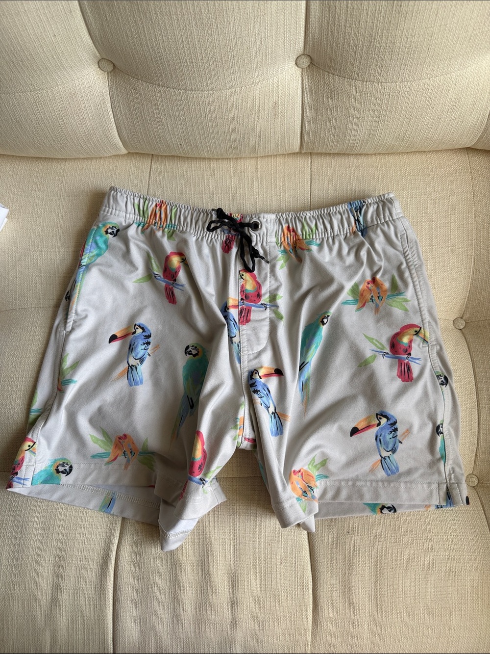 Chubbies Light Gray Parrot Tropical Print Swim Trunks Medium